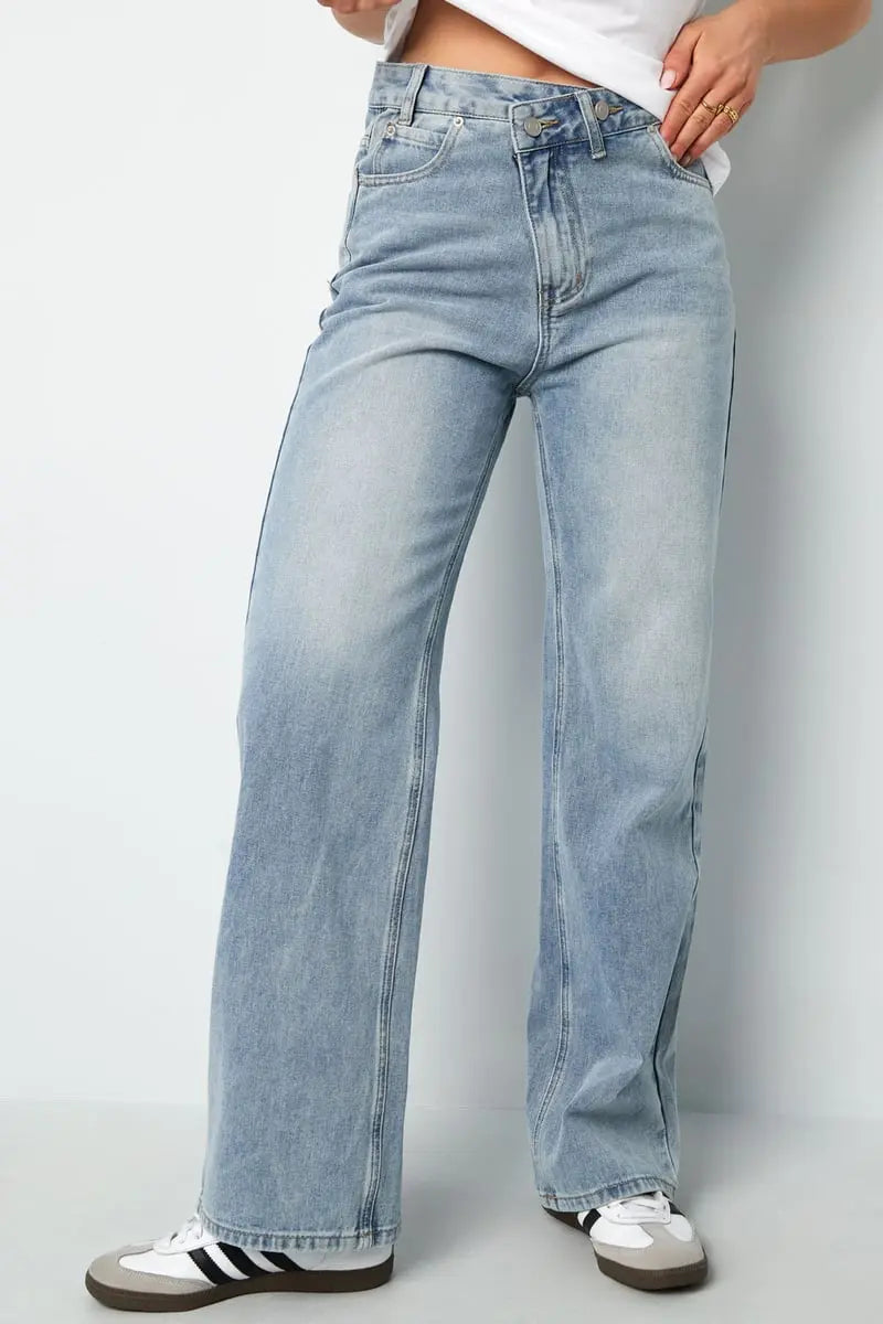 Denim jeans zip up