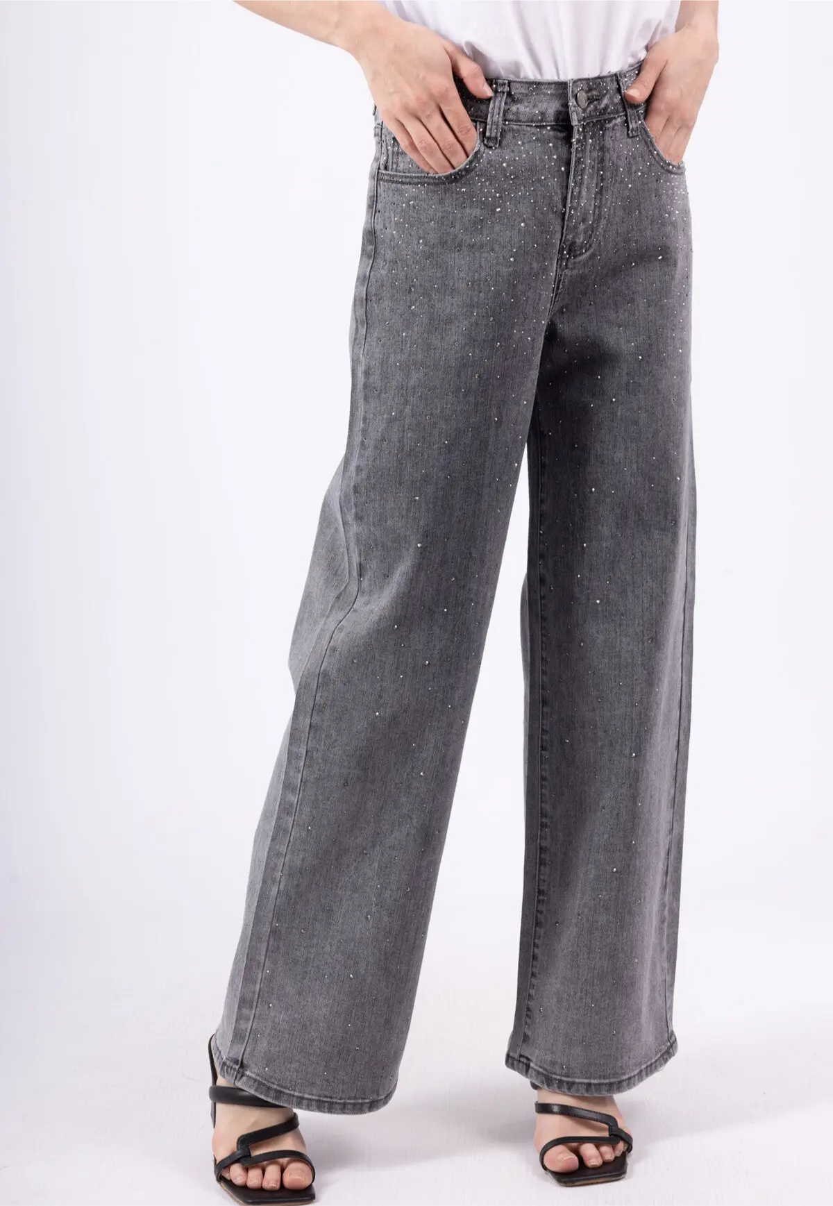 Grijze wide leg jeans met glitters, hoge taille en wijde pijpen voor een comfortabele en stijlvolle look.