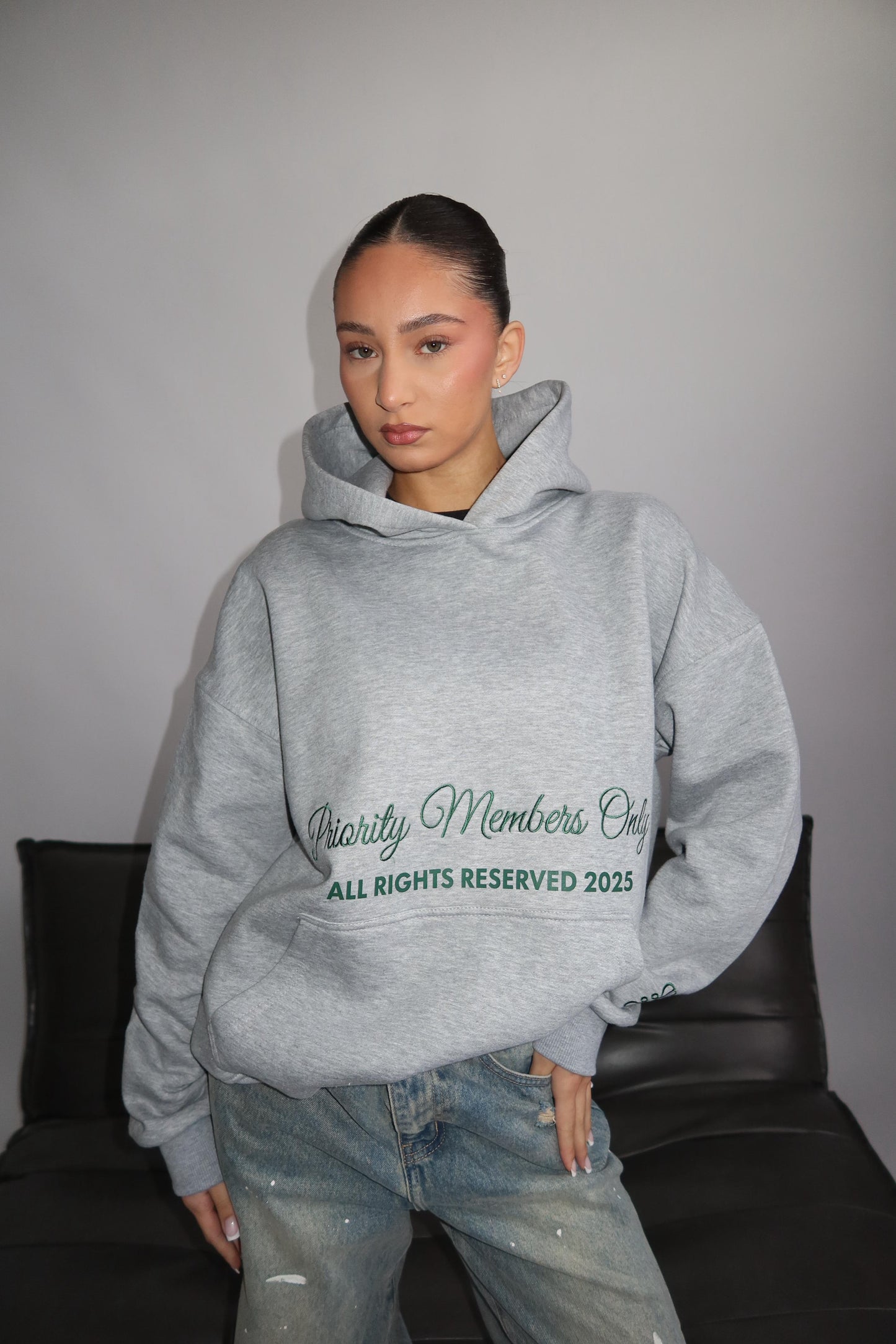 Priority hoodie grijs