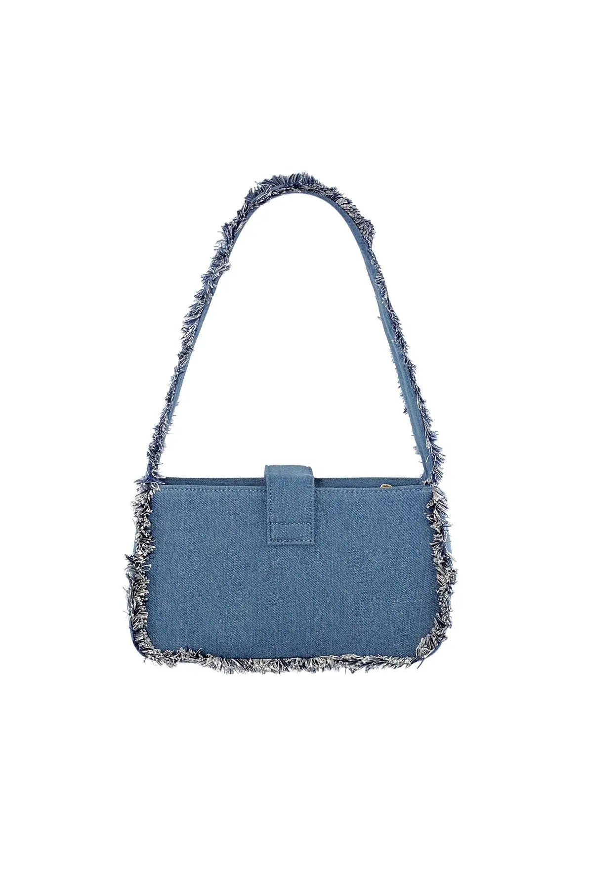 Achterkant van denim schoudertas met ruffles, eenvoudig design met gladde afwerking en zichtbare denim textuur.