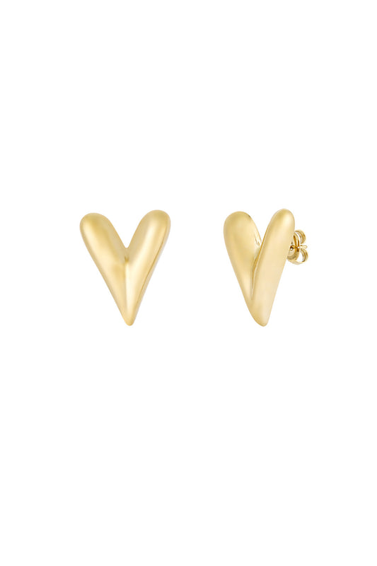 Goudkleurige hartvormige earstuds met een glanzende afwerking.