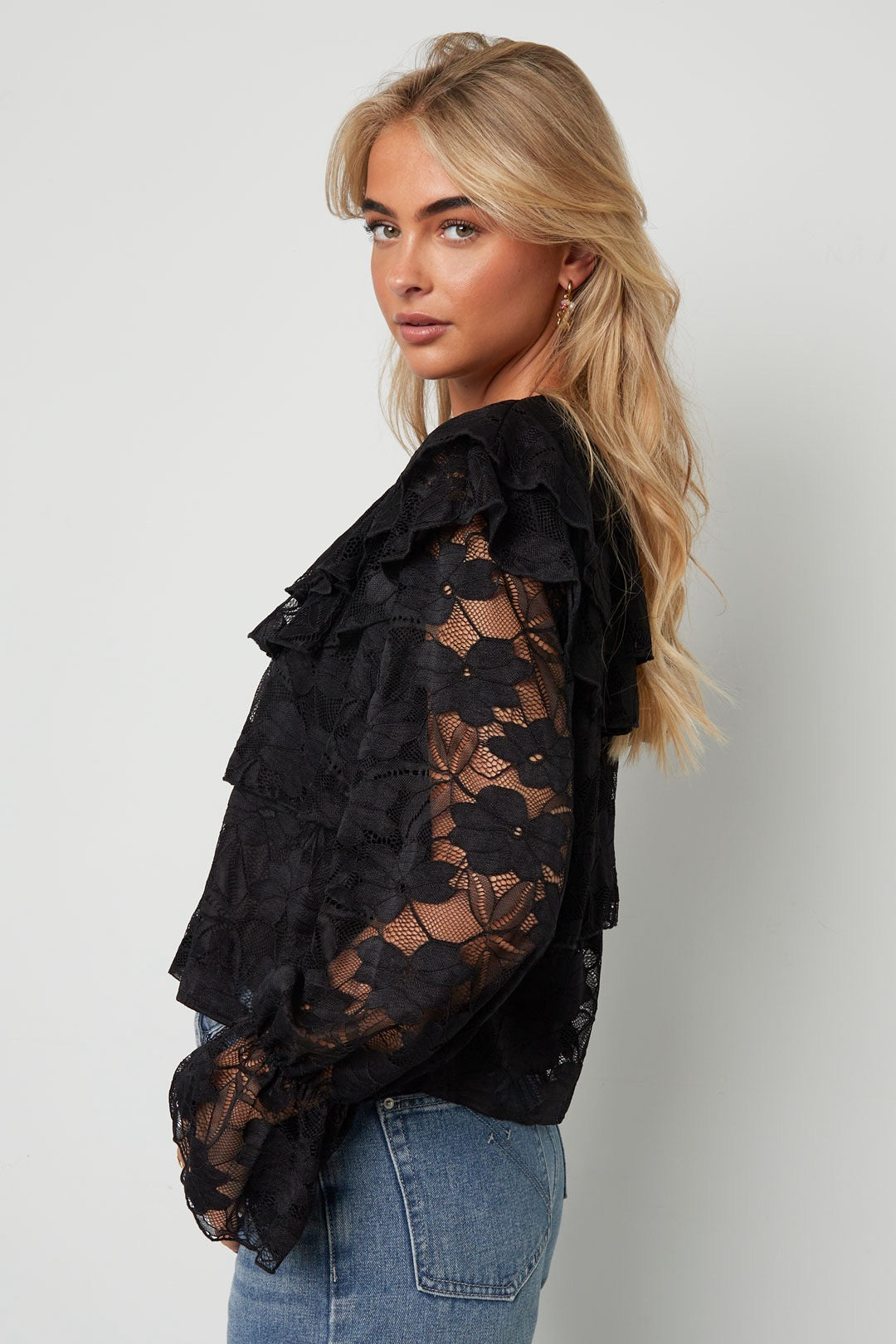 Zwarte blouse met ruffles FashionbyDH