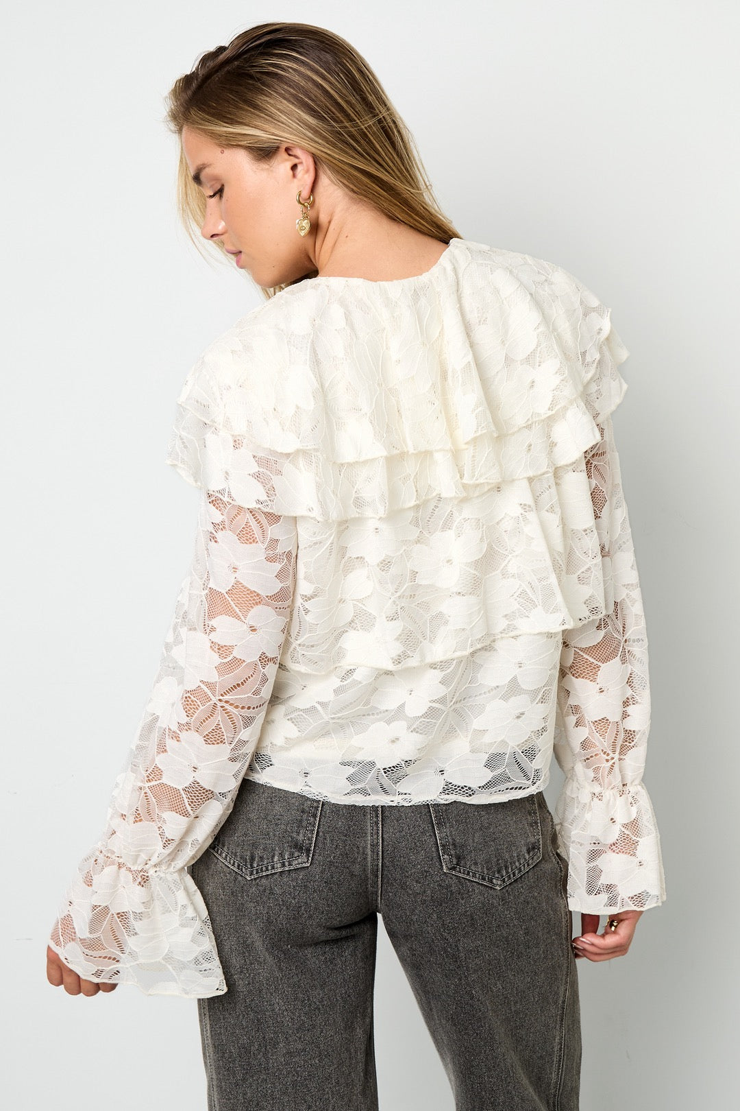 Witte blouse met ruffles FashionbyDH